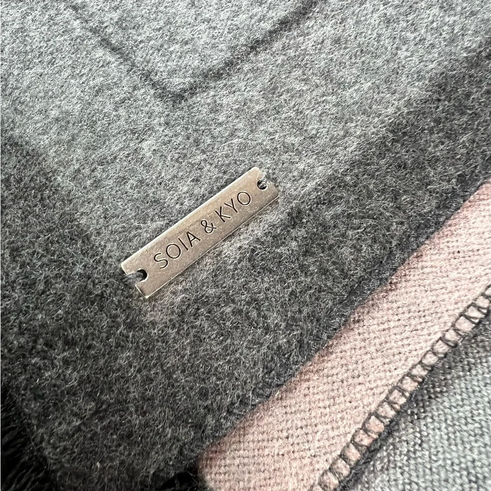 Soia & Kyo Larisa Blanket Scarf gray pink wrap